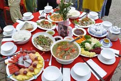 Dịch vụ nấu ăn cho thuê bàn ghế chén dĩa Sài Gòn