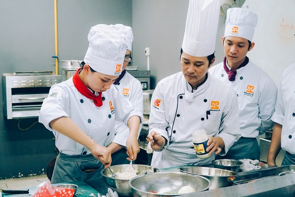 Dịch vụ cho thuê đầu bếp đánh tiệc tại nhà.